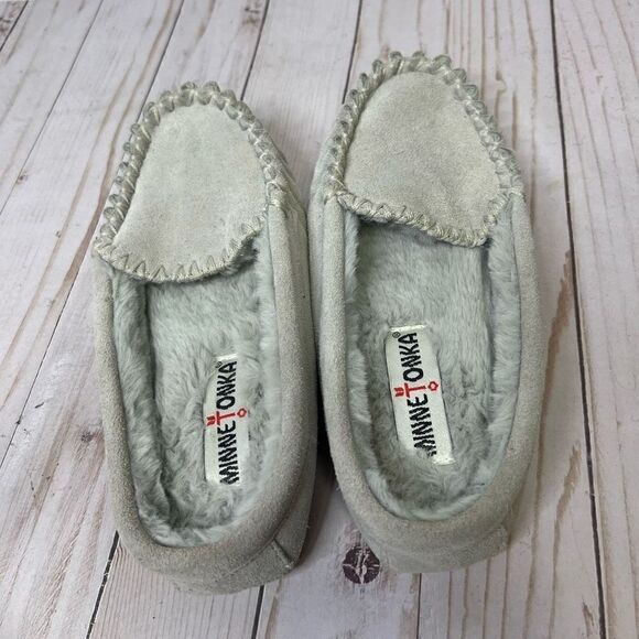 Minnetonka Gray Suede Leather Mocassin Slippers - Picture 4 of 7